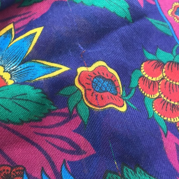 Beautiful Large Fringe Scarf From Italy - Picture 6 of 7